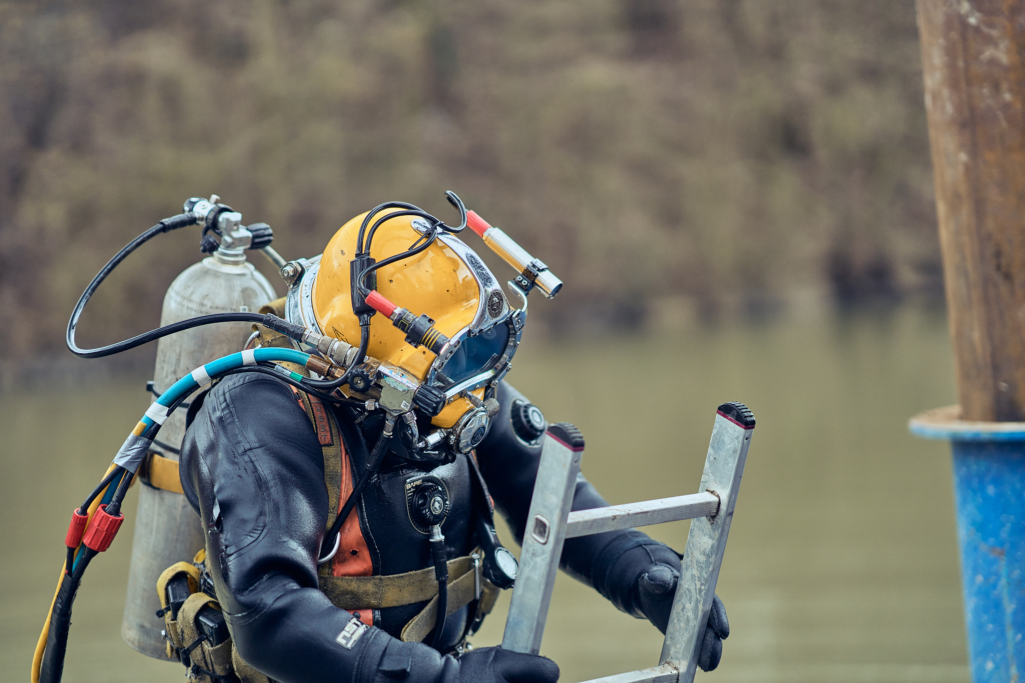 Taucher Regenrückhaltebecken