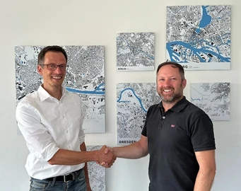 Freuen sich über die künftige Zusammenarbeit: Studiengangsleiter Prof. Dr. Volker Ritter (l.) und Andreas Masiorek, Geschäftsführer bei SOCOTEC Building Solutions.